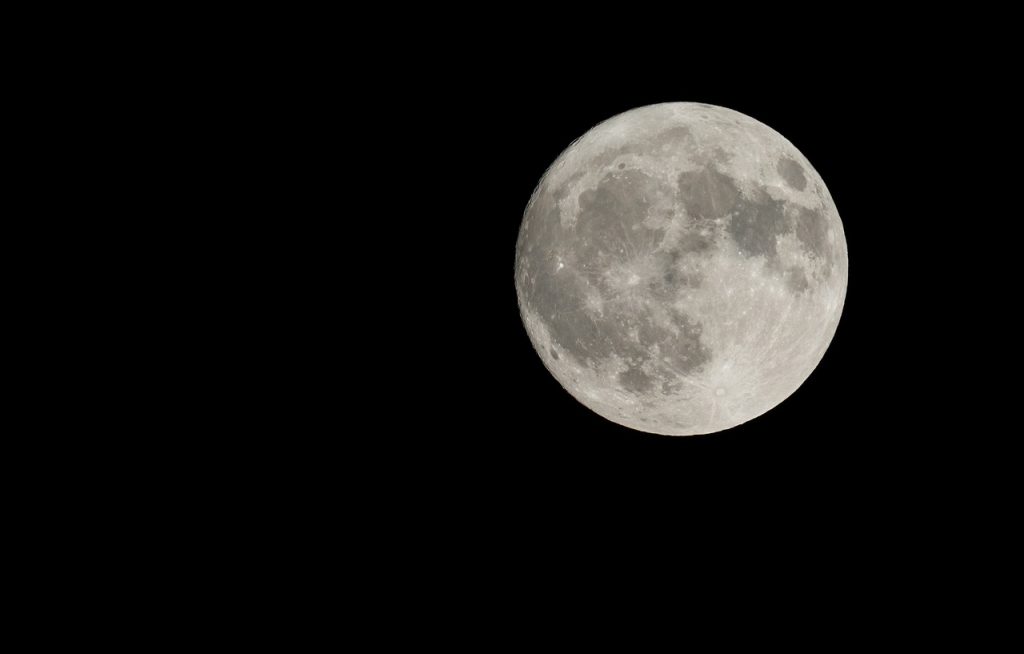พระจันทร์-หินเดินดาว